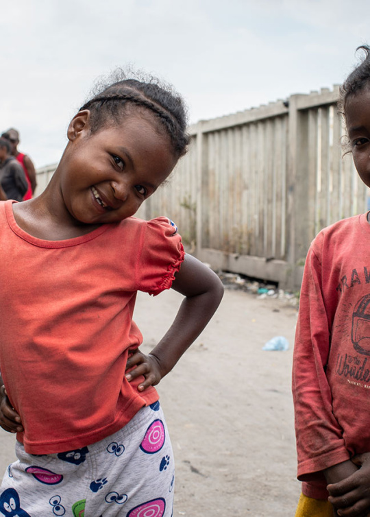 Association Graines de Bitume à Madagascar - 2 enfants en situation de rues, Priscilla et Tania