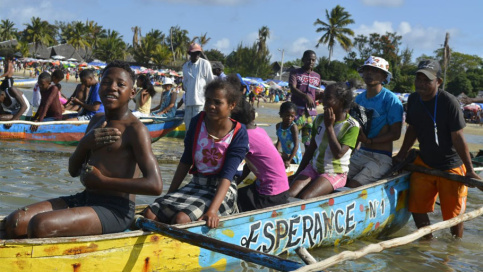 Activité nautique proposée lors d’une colonie de vacances, Madagascar