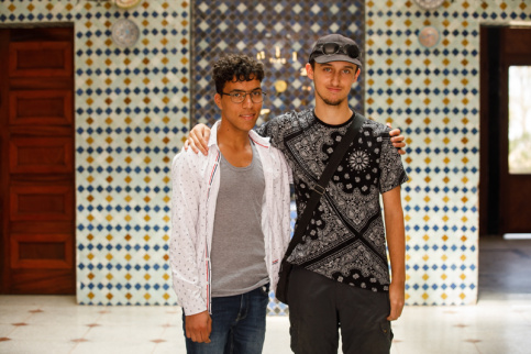 AESI au Maroc - deux jeunes, français et marocain