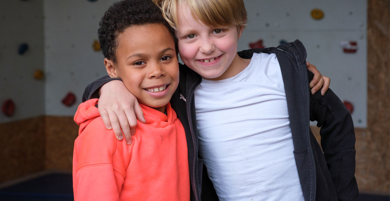 2 jeunes garcons de l'école Immaculée Conception