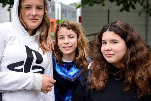 3 Jeunes filles à l'établissement Notre-Dame du Bon Accueil