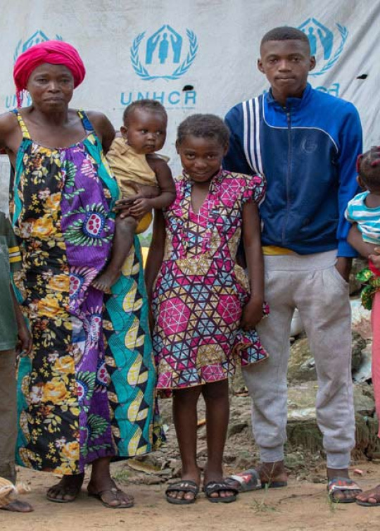 Une mère et ses enfants en afrique