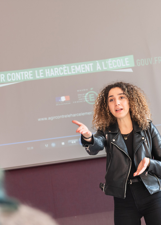 Projection d'un film de prévention contre le harcèlement à l'école au lycée Saint-Michel