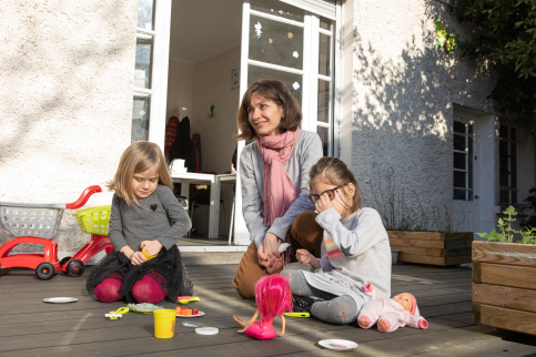 Portrait d'une famille à la Maison des Familles Apprentis d'Auteuil d'Ermont Eaubonne, qui propose un accompagnement des familles et un soutien à la parentalité.