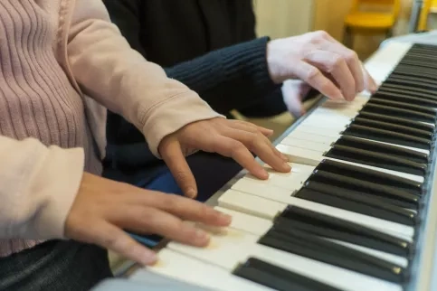 mains au piano - visuel d'illustration