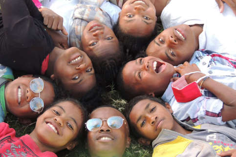 Jeunes en cercle du centre NRJ-Madagascar