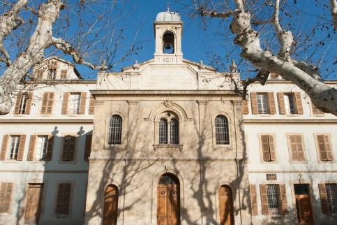 Facade du bâtiment de l'école et collège Vitagliano