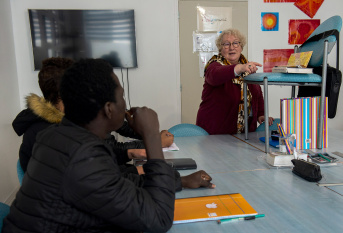 Séquence sur les prépositions de lieu menée par Françoise Geboes, professeur de français langue étrangère au SAVA d'Abbeville.