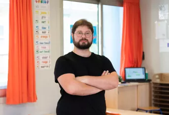 Samy Blin, professeur des écoles, à l'école Saint-Gabriel de Bagneux