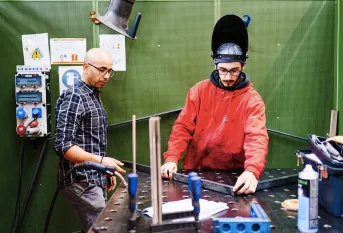 Campus Saint-Lubin, Valentin en bac pro Ouvrage bâtiment option métallerie avec le formateur et enseignant Karim Bouchaib