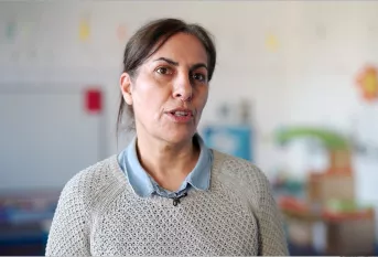 Portrait de Zahia, ATSEM à l'école Joie de vivre à Strasbourg 