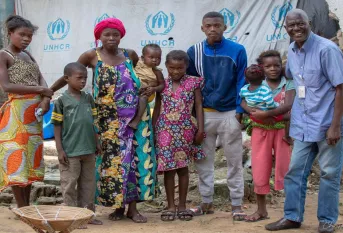 Une mère et ses enfants en afrique