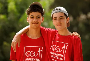 AESI au Maroc - un binôme de jeunes français et marocain, Mathis, à droite et Ayoub