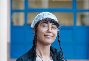 Portrait de Lola à l'internat éducatif et scolaire (IES) Saint-Jean à Sannois