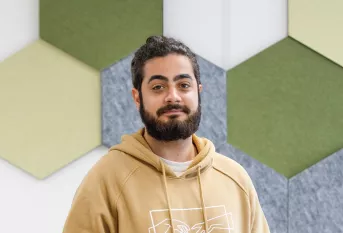 Portrait d'Hugo au Pôle Avenir Emploi de Villeurbanne 