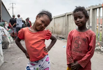 Association Graines de Bitume à Madagascar - 2 enfants en situation de rues, Priscilla et Tania