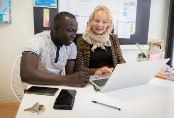 Sedou Koita, meilleur apprenti de France (MAF) avec Catherine Verger, coordinatrice de la Touline du Havre