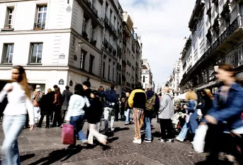 Foule dans une ville