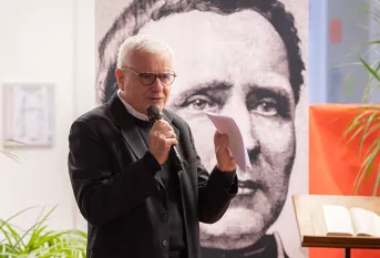 Père Marc Whelan lors de la dévolution de tutelle pour la reprise du Lycée professionnel St François d'Assise à Fontenay aux Roses