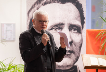 Père Marc Whelan lors de la dévolution de tutelle pour la reprise du Lycée professionnel St François d'Assise à Fontenay aux Roses