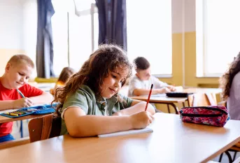 Une élève de primaire