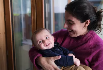 Crèche "Des premiers pas" à Nantes -  Charles et Jeannette Laquerre, aide animatrice Petite Enfance 