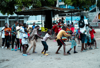  Oeuvre OSEPER - enfants jouant 