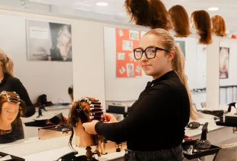 Chloé  en 2ème année de CAP Coiffure