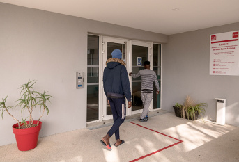 Jeunes adultes arrivant à la RSOE - Résidence sociale à orientation éducative à Toulon 