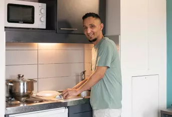 Résidence sociale St Bruno - Hébergement transitoire à Villeurbanne, Daoud dans son studio.