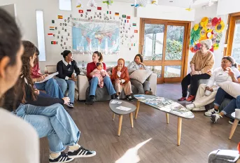 Maison des familles du bassin annécien  - atelier "Y'a pas de parent parfait" (YAPPP) avec les mamans et l'équipe
