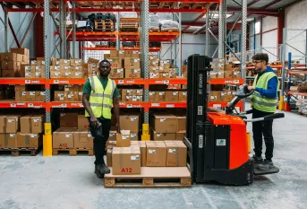 PFI - Pôle Formation Insertion de Dijon - Centre de formation en logistique de l'AFTRAL - des jeunes dans les entrepôts