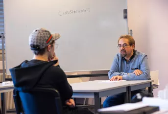 Pro'Pulse de Vernon  - séance de simulation de rendez-vous d'embauche animée par Florent Baudry, formateur en insertion avec Lucas