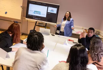 Boost Réussir Vernon - séance autour de la pyramide de Maslow animée par Marie François, formatrice en insertion et Emeric Géran, formateur en insertion