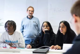 Boost et Pro'Pulse de Vernon  - séance rassemblant les deux groupes autour du jeu "Chosir d'aimer", coanimée par Florent Baudry, formateur en insertio