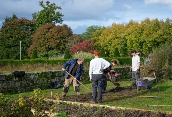 Jardiniers paysagistes au Campus Saint-Antoine