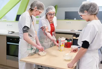 Formation SAPAT au Lycée Nature et Services de Sannois, atelier de préparation culinaire 