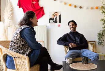 La Touline Val d'Oise - Hermine Saligue, coordinatrice est en entretien avec Zain. Ils font un point sur sa situation administrative et professionnelle