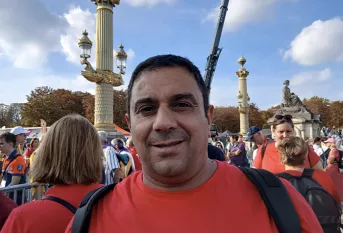 Messe sur la place de la Concorde avec Léon XIV, Hacene, un papa
