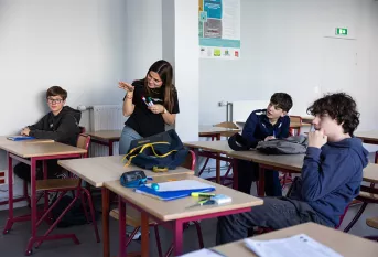 Collège Sainte-Bernadette - cours de français de la classe de 3ème avec Lisa Meunier, enseignante.