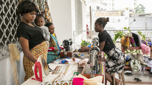 ASI centre d'accueil pour les jeunes mineurs en situation de rue, de prostitution et de survie au Congo - atelier de fabrication de sacs