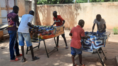 Jeunes dans le centre d’accueil de jour au Mali