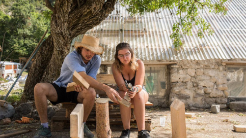 MECS La Valbourdine-chantier de rénovation et éducation à la citoyenneté et à la solidarité internationale à Vaunières, dans les Hautes-Alpes