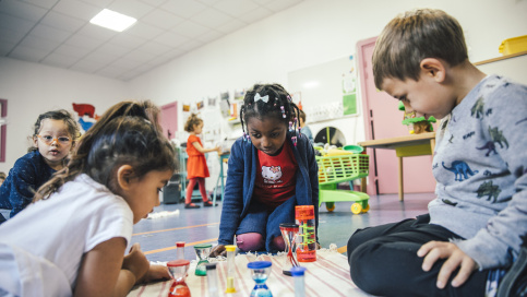 École : des tablettes numériques dès la maternelle pour lutter contre  l'échec scolaire