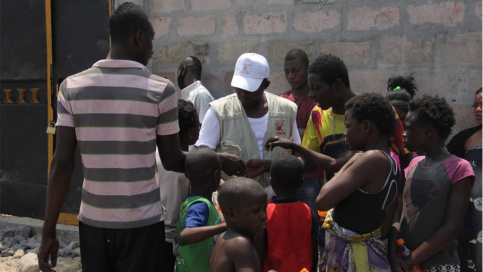 Maraude de l'ONG ORPER dans la rue à Kinshasa, République Démocratique du Congo