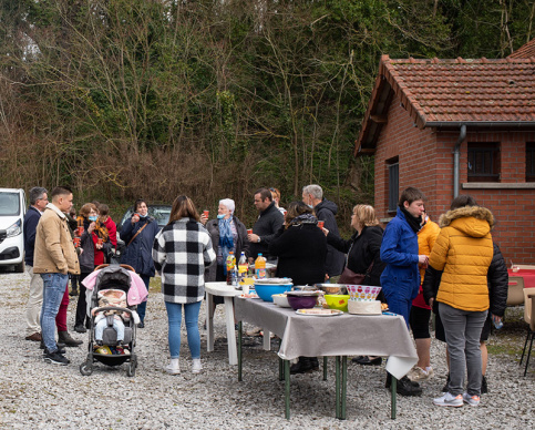 Déjeuner dans le jardin de la maison des familles de Montdidier