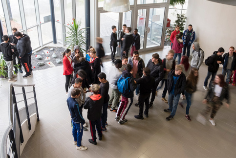 Jeunes du lycée Saint-François La Cadène 