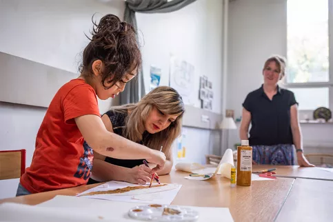 Illustration de l'accueil de parents, lors d'un atelier parent-enfant