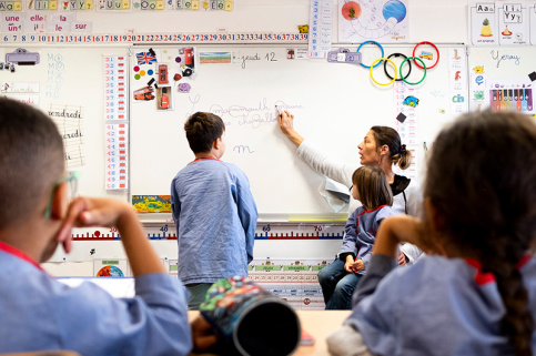 Ecole Saint-Etienne - classe de Patricia De Amezaga (enseignante), apprentissage de la lecture et des lettres avec Camille