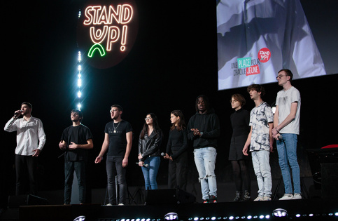 Stand up au Grand Rex, intermède musical avec des jeunes du Château des Vaux